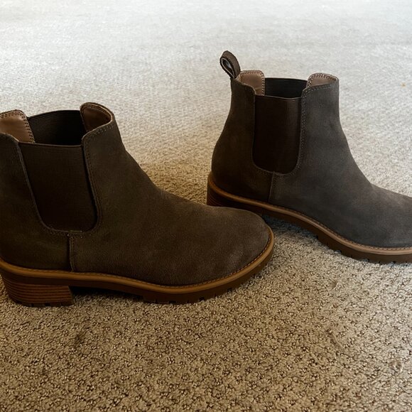 Blondo Mayes Waterproof Chelsea Boot - women's size 9 - Picture 2 of 7